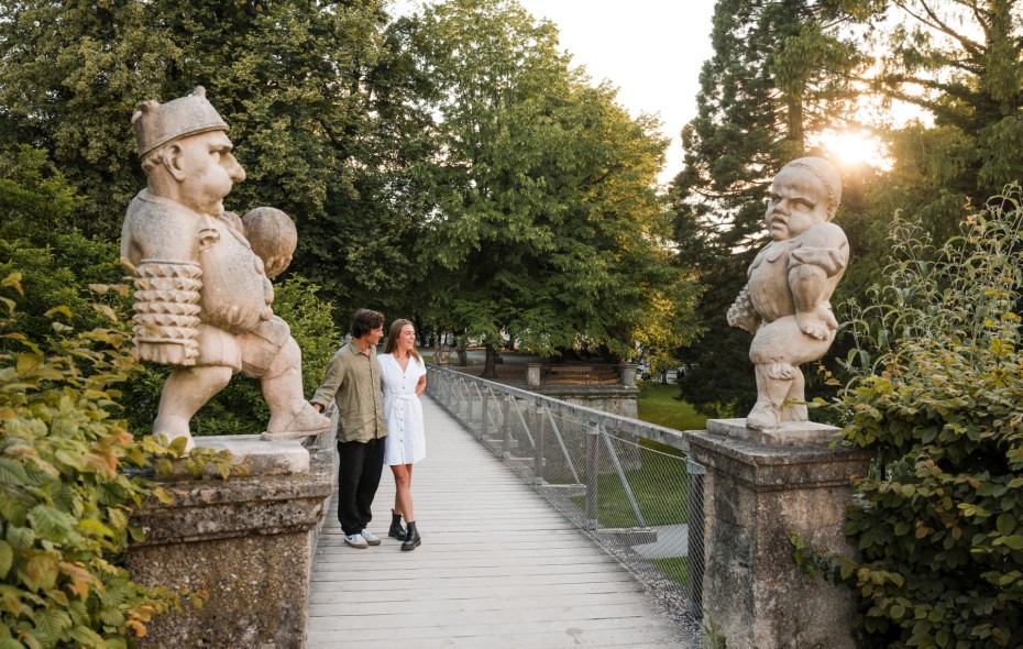 Spaziergang durch den historischen Mirabellgarten in Salzburg